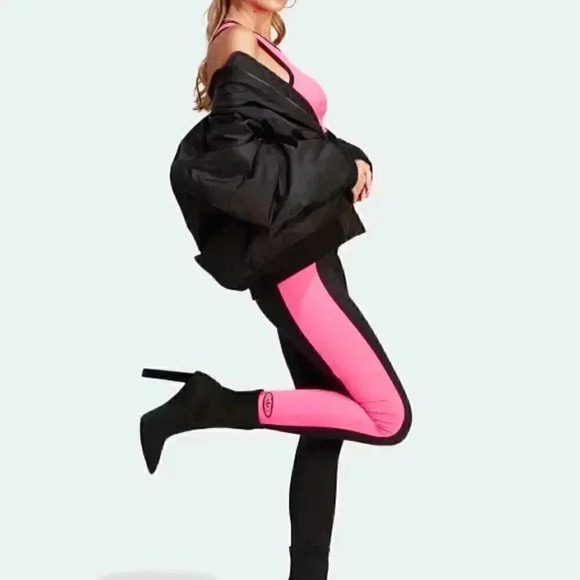 NWT Adidas multiple Logo barbie athletic yoga workout  pink black bra top M - Picture 3 of 3